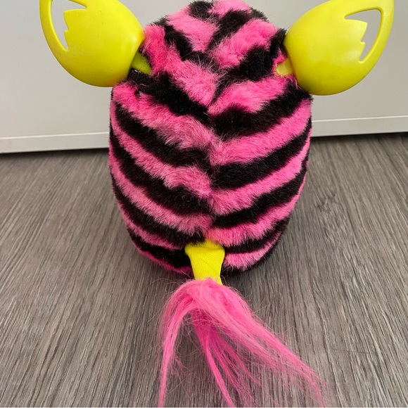 Hasbro FURBY Boom Interactive Toy Pink Black Stripes Yellow - Picture 5 of 11